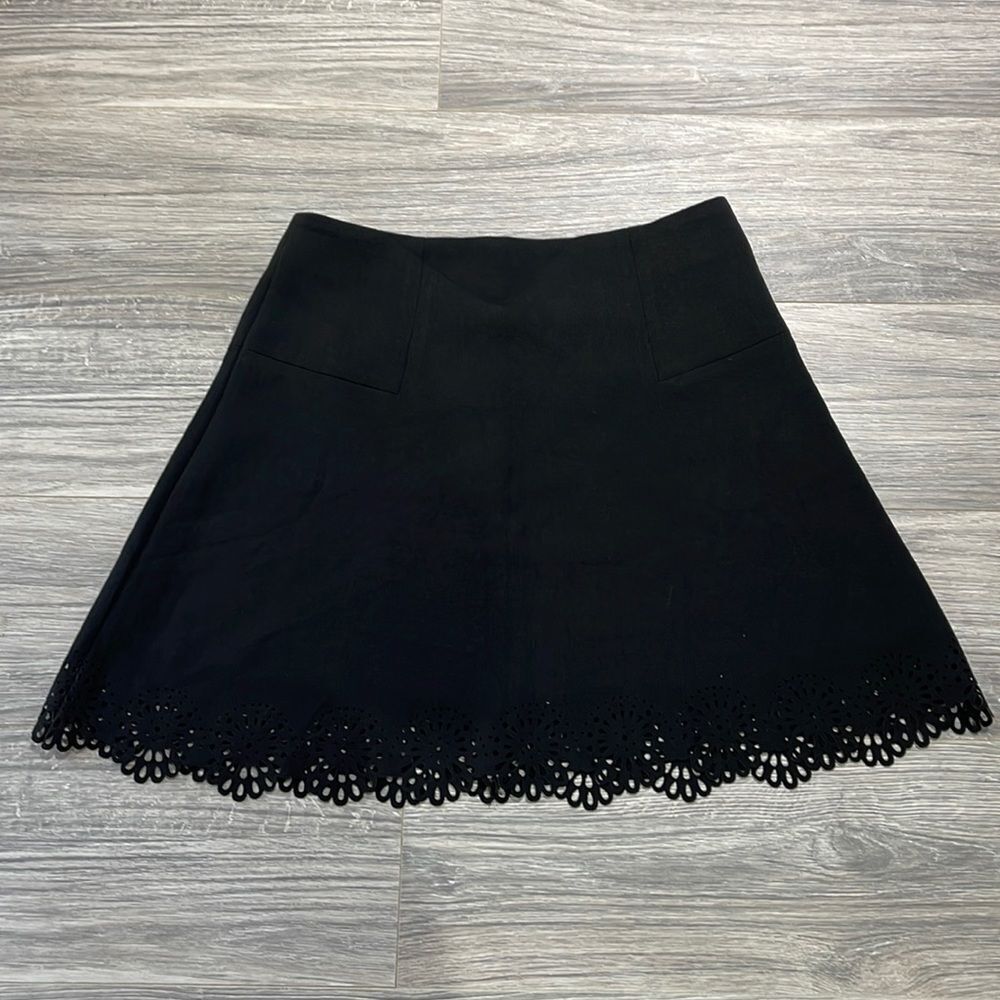 Loft black circle style skirt with die cut bottom NWOT